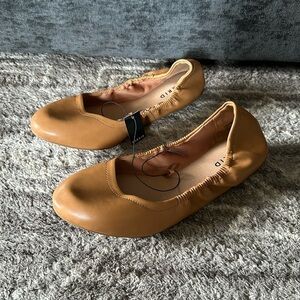 NWT Torrid Scrunch Ballet Flats Cognac Brown Size 7 Wide Width